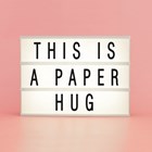 letterbord kaart met de tekst this is a paper hug